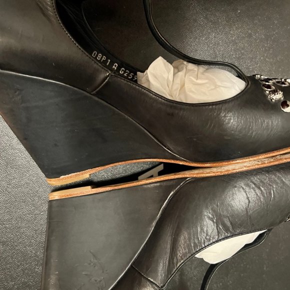 ❗️SOLD ❗️CHANEL Lucky Charms T-Strap Pumps Sz38 - Picture 6 of 9